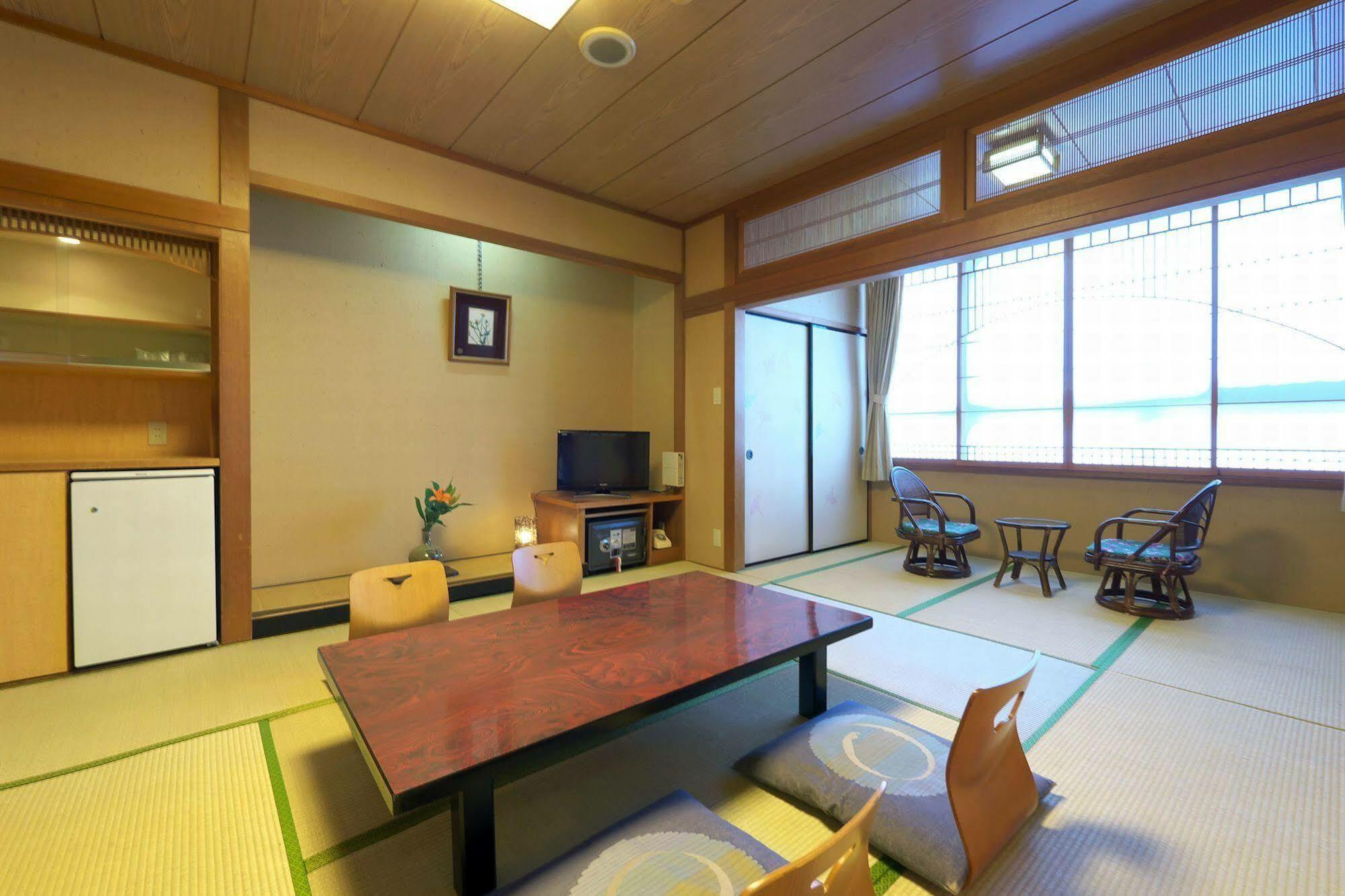Hotel Awara Onsen Hot Spring Koubou Gurabaatei Exterior foto